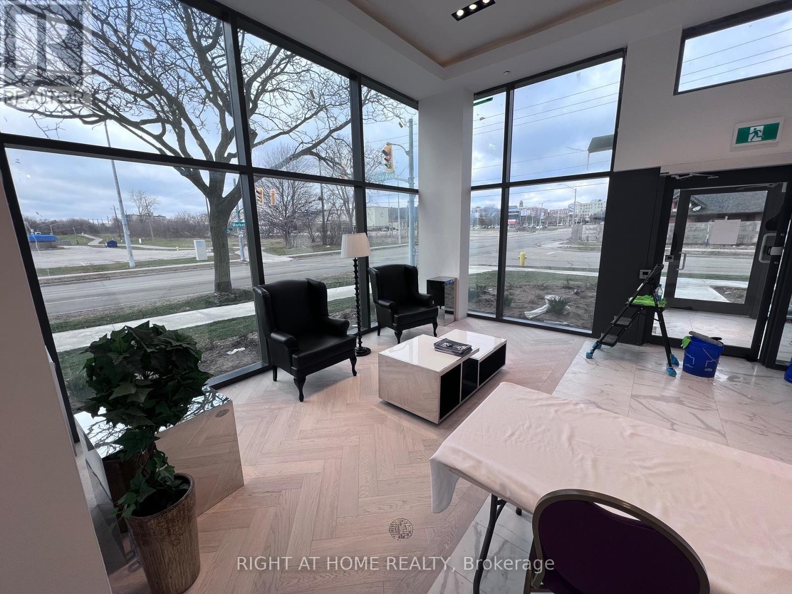 












711 - 7 ERIE AVENUE

,
Brantford,




Ontario
N3S0K5

