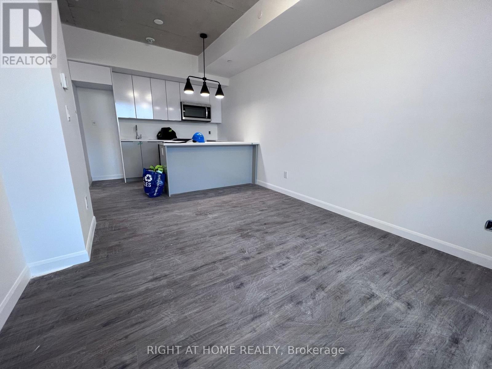 












711 - 7 ERIE AVENUE

,
Brantford,




Ontario
N3S0K5

