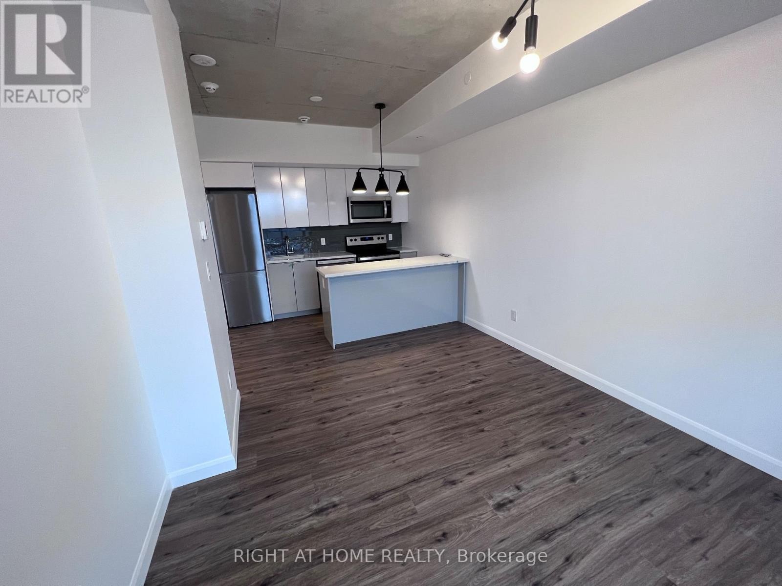 












711 - 7 ERIE AVENUE

,
Brantford,




Ontario
N3S0K5

