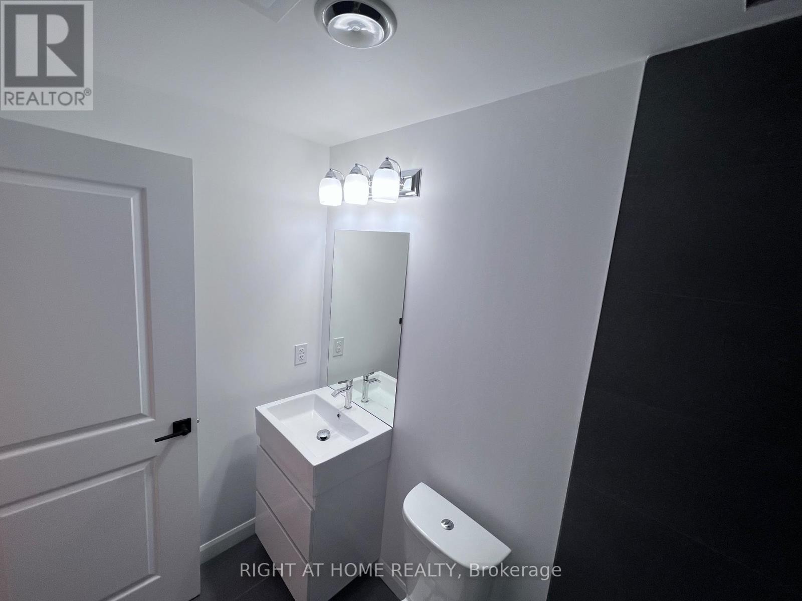 












711 - 7 ERIE AVENUE

,
Brantford,




Ontario
N3S0K5

