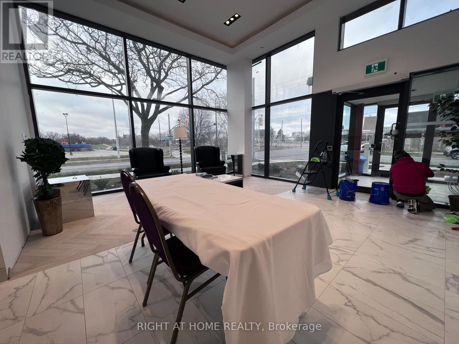 












711 - 7 ERIE AVENUE

,
Brantford,




Ontario
N3S0K5

