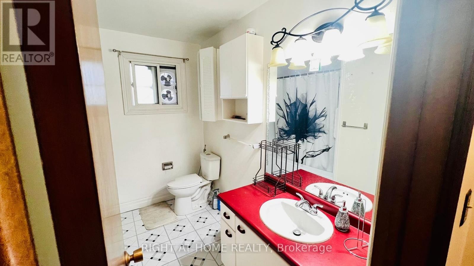 












146 ST AUGUSTINE DRIVE

,
St. Catharines (Secord Woods),




Ontario
L2P3W1

