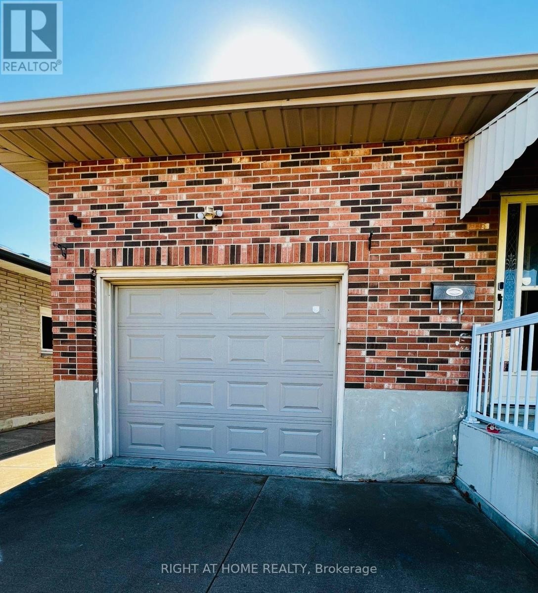 












146 ST AUGUSTINE DRIVE

,
St. Catharines (Secord Woods),




Ontario
L2P3W1

