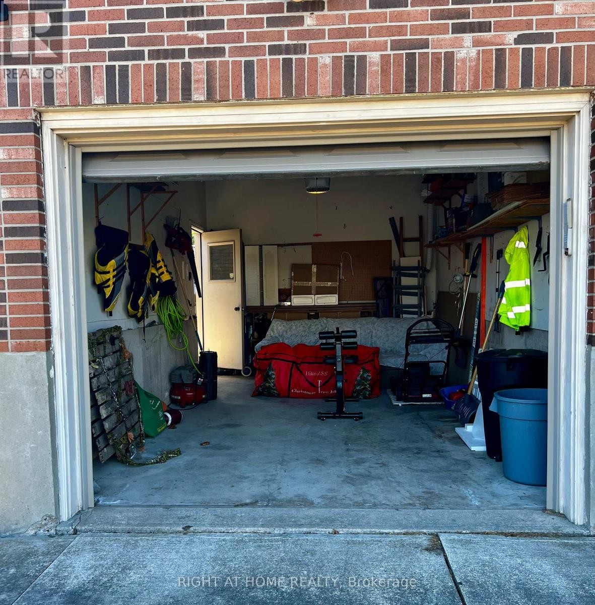 












146 ST AUGUSTINE DRIVE

,
St. Catharines (Secord Woods),




Ontario
L2P3W1

