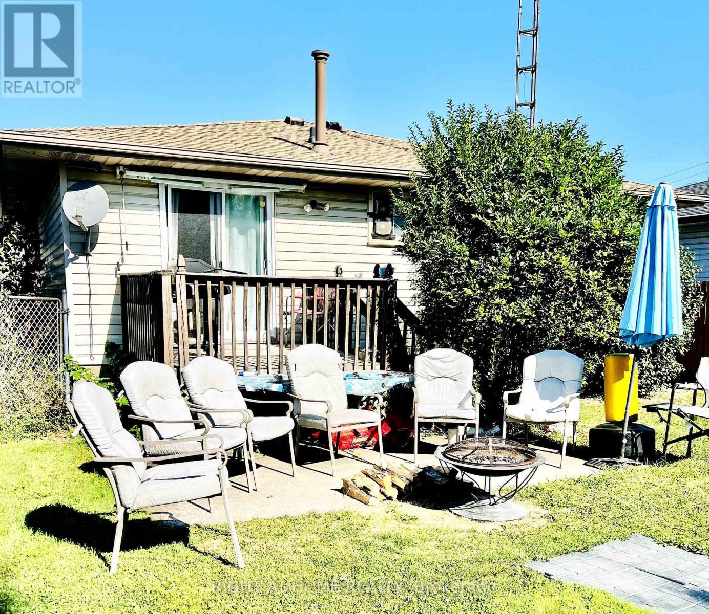 












146 ST AUGUSTINE DRIVE

,
St. Catharines (Secord Woods),




Ontario
L2P3W1

