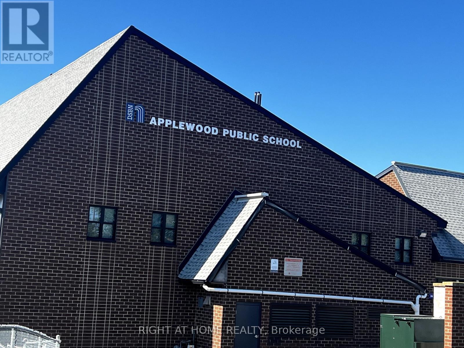 












146 ST AUGUSTINE DRIVE

,
St. Catharines (Secord Woods),




Ontario
L2P3W1

