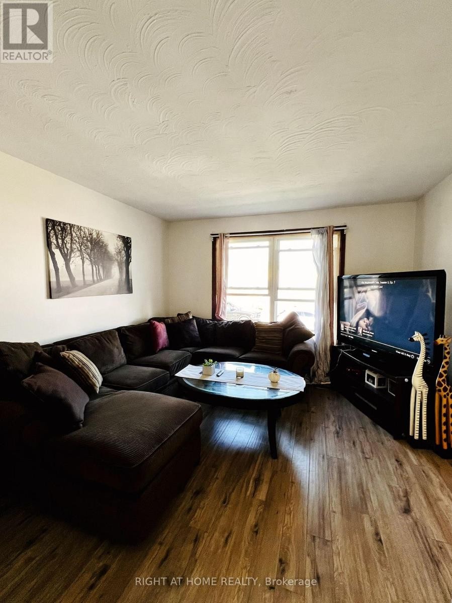 












146 ST AUGUSTINE DRIVE

,
St. Catharines (Secord Woods),




Ontario
L2P3W1

