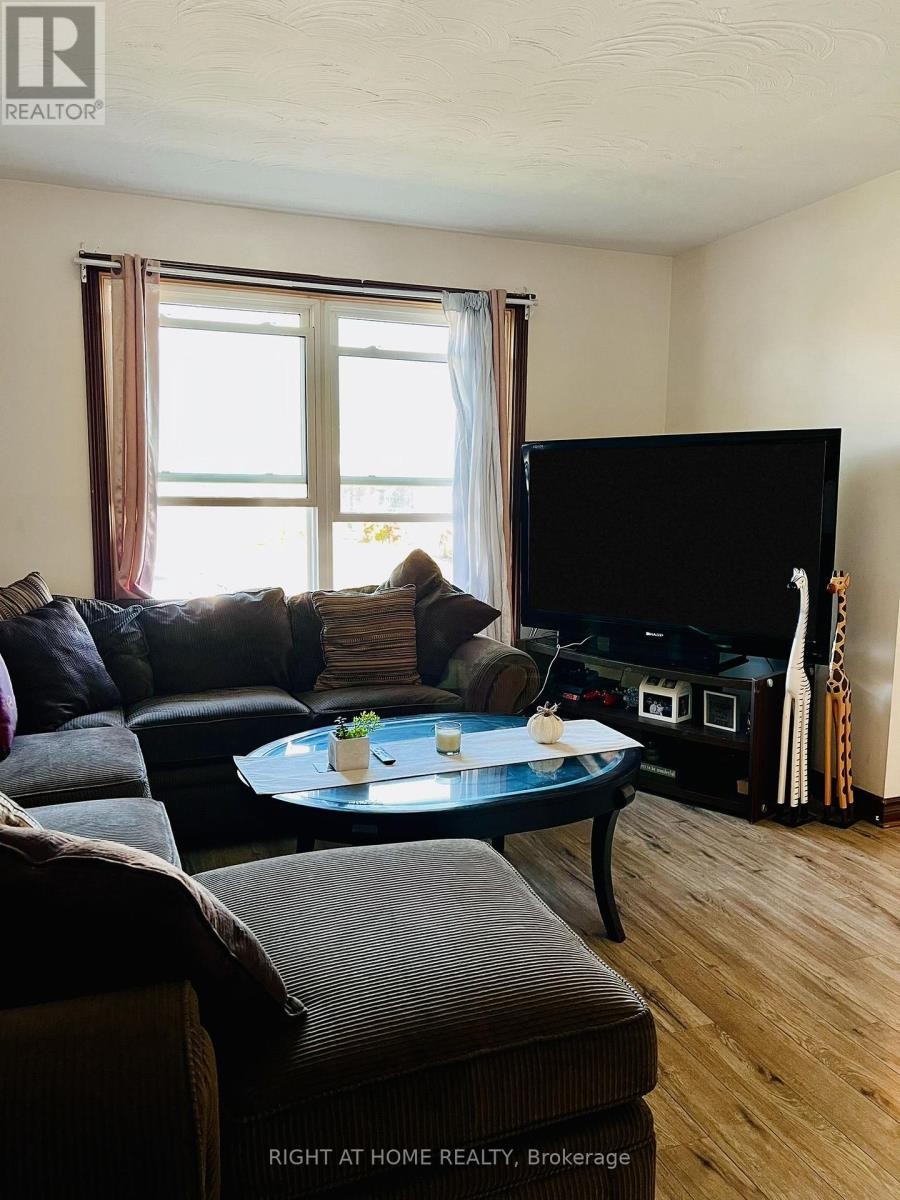 












146 ST AUGUSTINE DRIVE

,
St. Catharines (Secord Woods),




Ontario
L2P3W1

