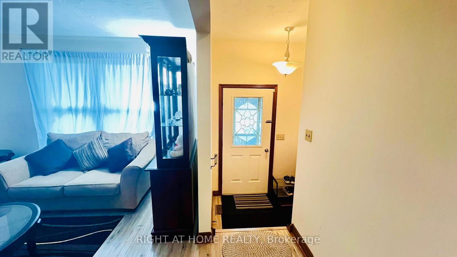 












146 ST AUGUSTINE DRIVE

,
St. Catharines (Secord Woods),




Ontario
L2P3W1

