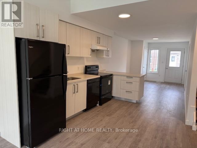 












32 WATERLEAF TRAIL

,
Welland (Broadway),




Ontario
L3C0H6

