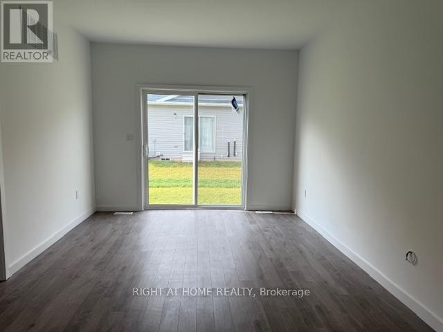












32 WATERLEAF TRAIL

,
Welland (Broadway),




Ontario
L3C0H6

