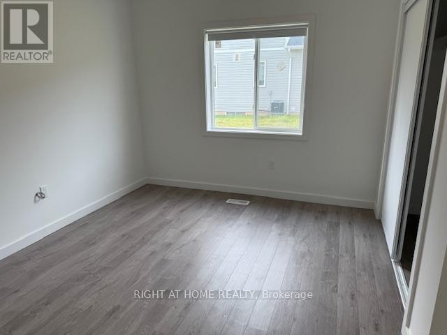 












32 WATERLEAF TRAIL

,
Welland (Broadway),




Ontario
L3C0H6

