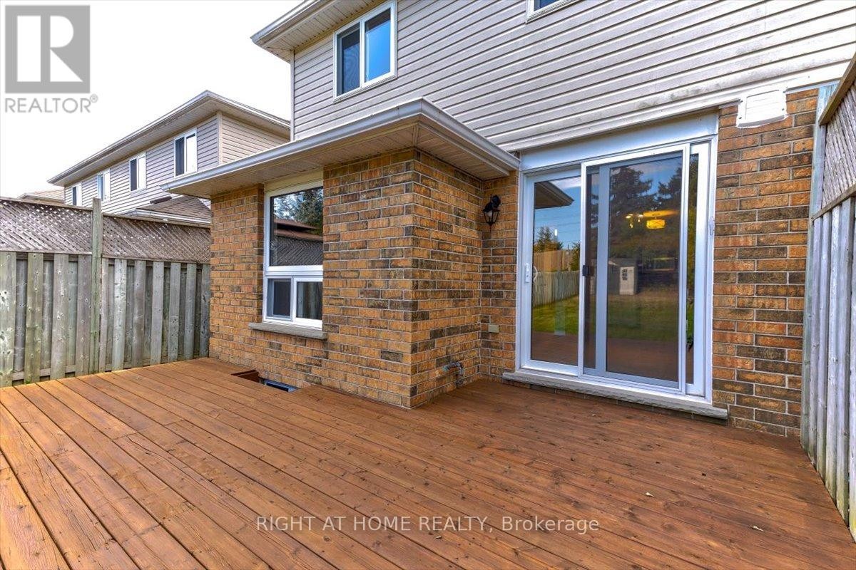 












40 WATERCRESS COURT

,
Kitchener,




Ontario
N2E3S8

