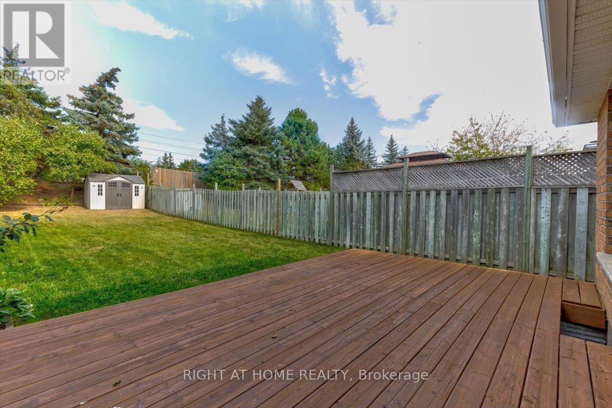 












40 WATERCRESS COURT

,
Kitchener,




Ontario
N2E3S8

