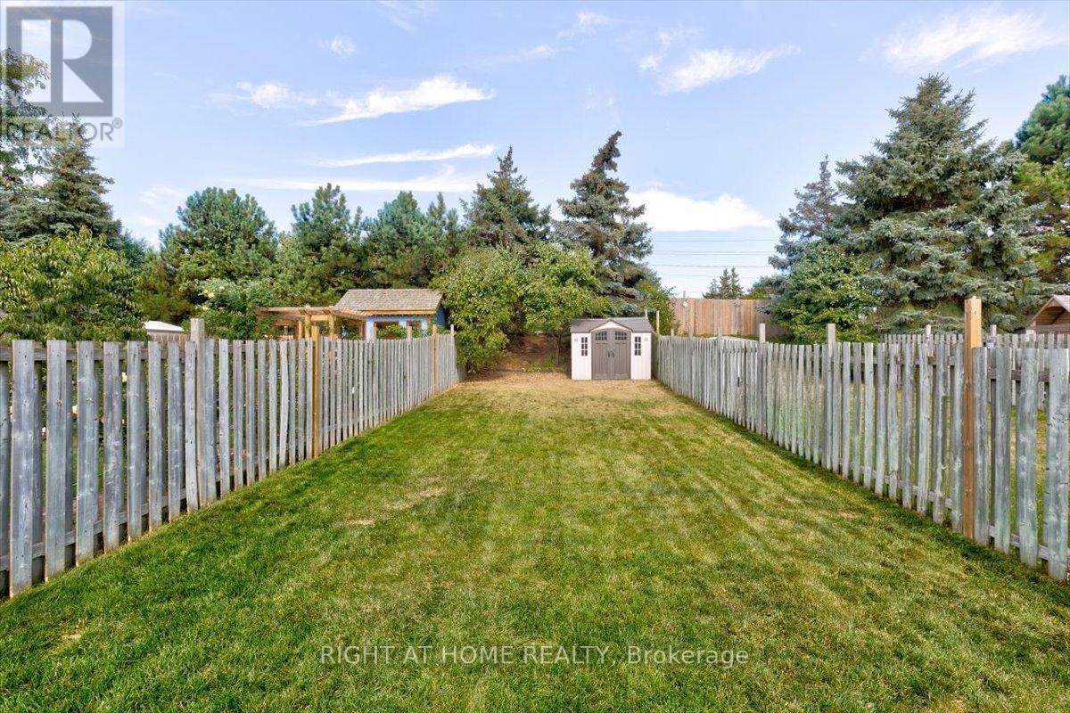 












40 WATERCRESS COURT

,
Kitchener,




Ontario
N2E3S8

