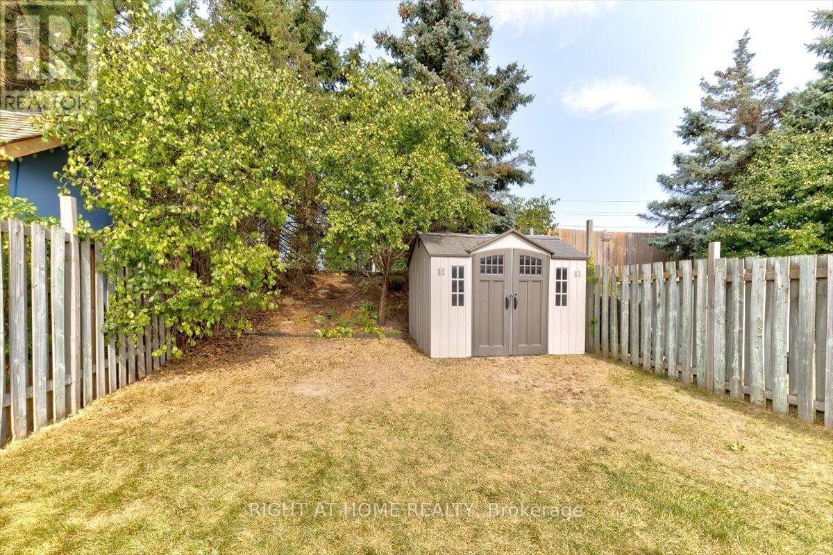 












40 WATERCRESS COURT

,
Kitchener,




Ontario
N2E3S8

