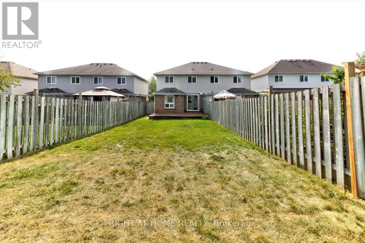 












40 WATERCRESS COURT

,
Kitchener,




Ontario
N2E3S8

