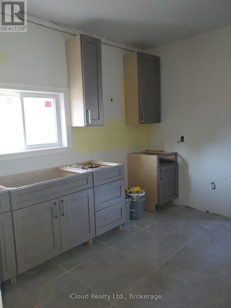 












62 CURRIE STREET

,
St. Catharines (Facer),




Ontario
L2M5M8

