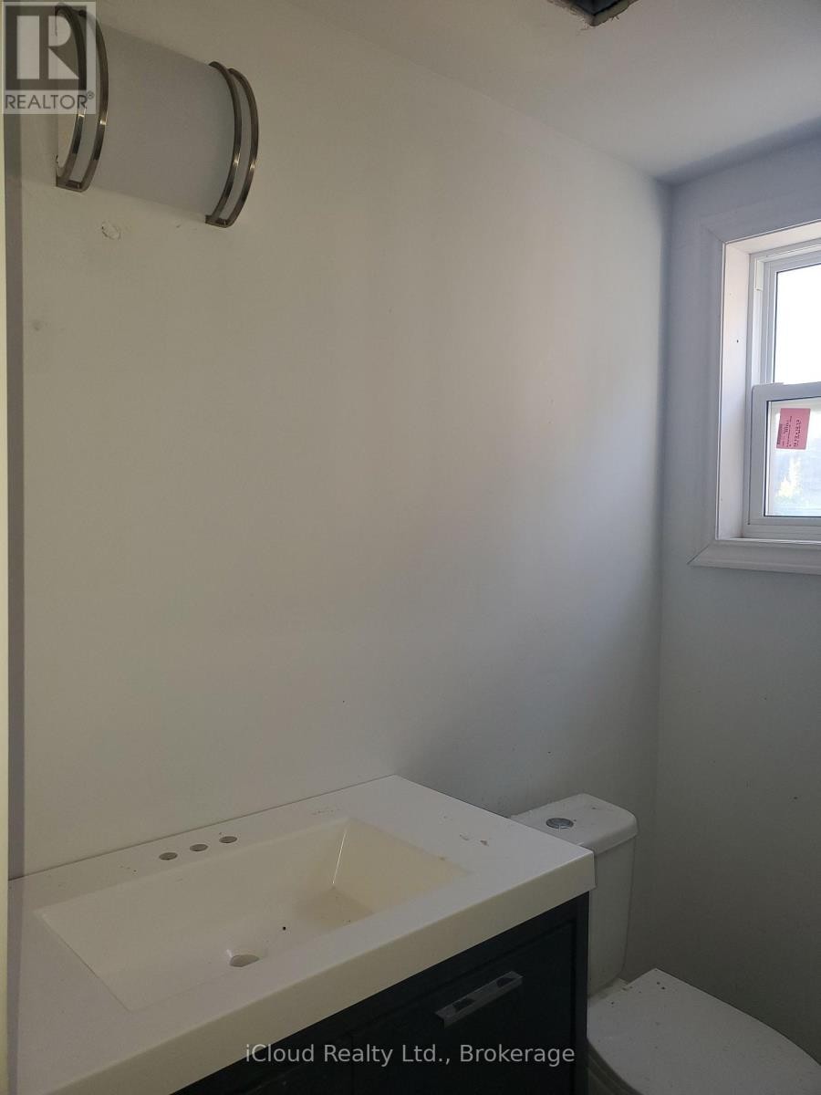 












62 CURRIE STREET

,
St. Catharines (Facer),




Ontario
L2M5M8

