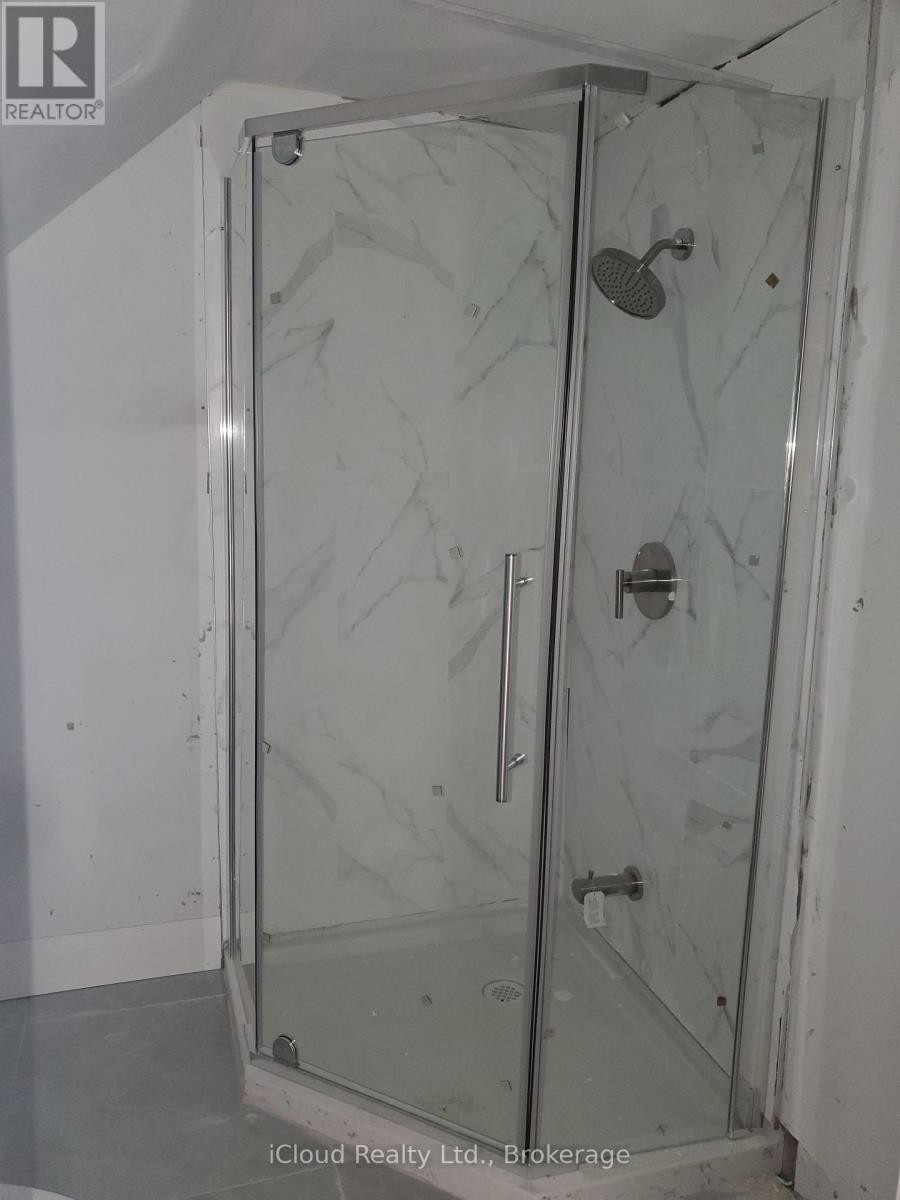 












62 CURRIE STREET

,
St. Catharines (Facer),




Ontario
L2M5M8

