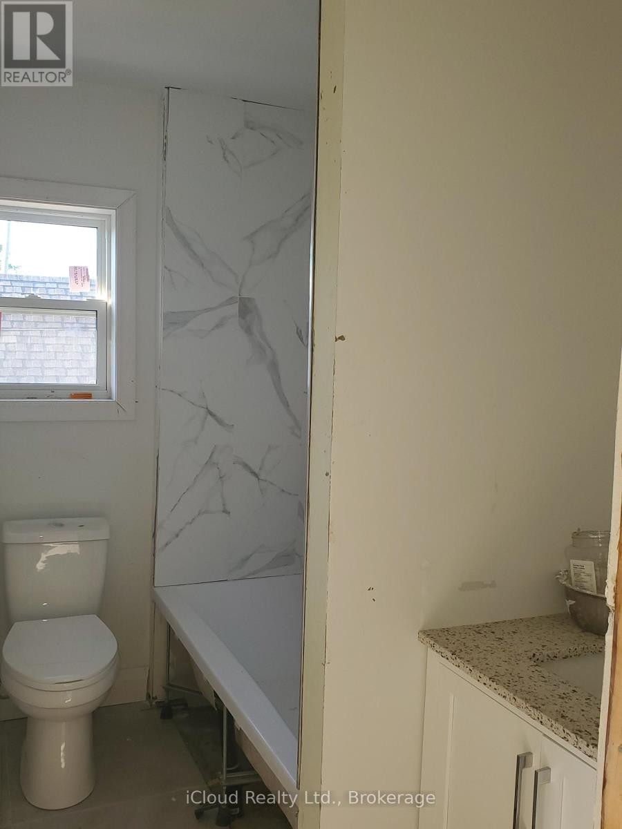 












62 CURRIE STREET

,
St. Catharines (Facer),




Ontario
L2M5M8

