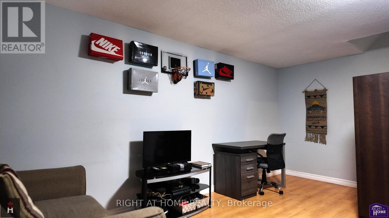 












68 - 1095 JALNA BOULEVARD

,
London South (South X),




Ontario
N6E2Y7

