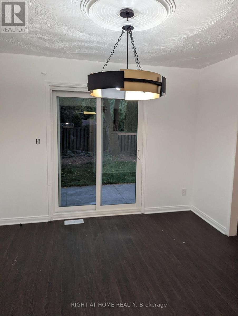 












73 SKYVIEW DRIVE

,
Hamilton (Falkirk),




Ontario
L9B1X5

