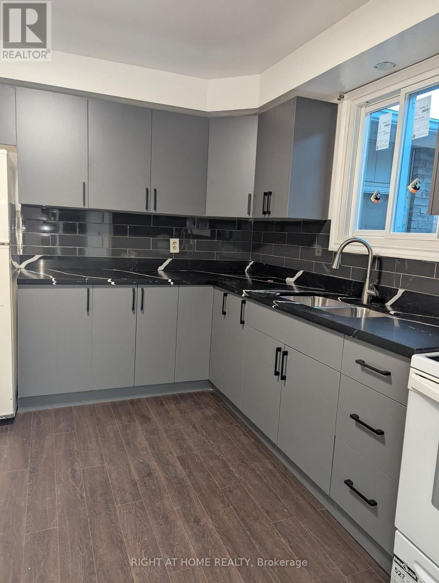 












73 SKYVIEW DRIVE

,
Hamilton (Falkirk),




Ontario
L9B1X5

