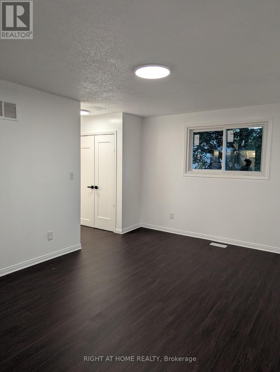 












73 SKYVIEW DRIVE

,
Hamilton (Falkirk),




Ontario
L9B1X5

