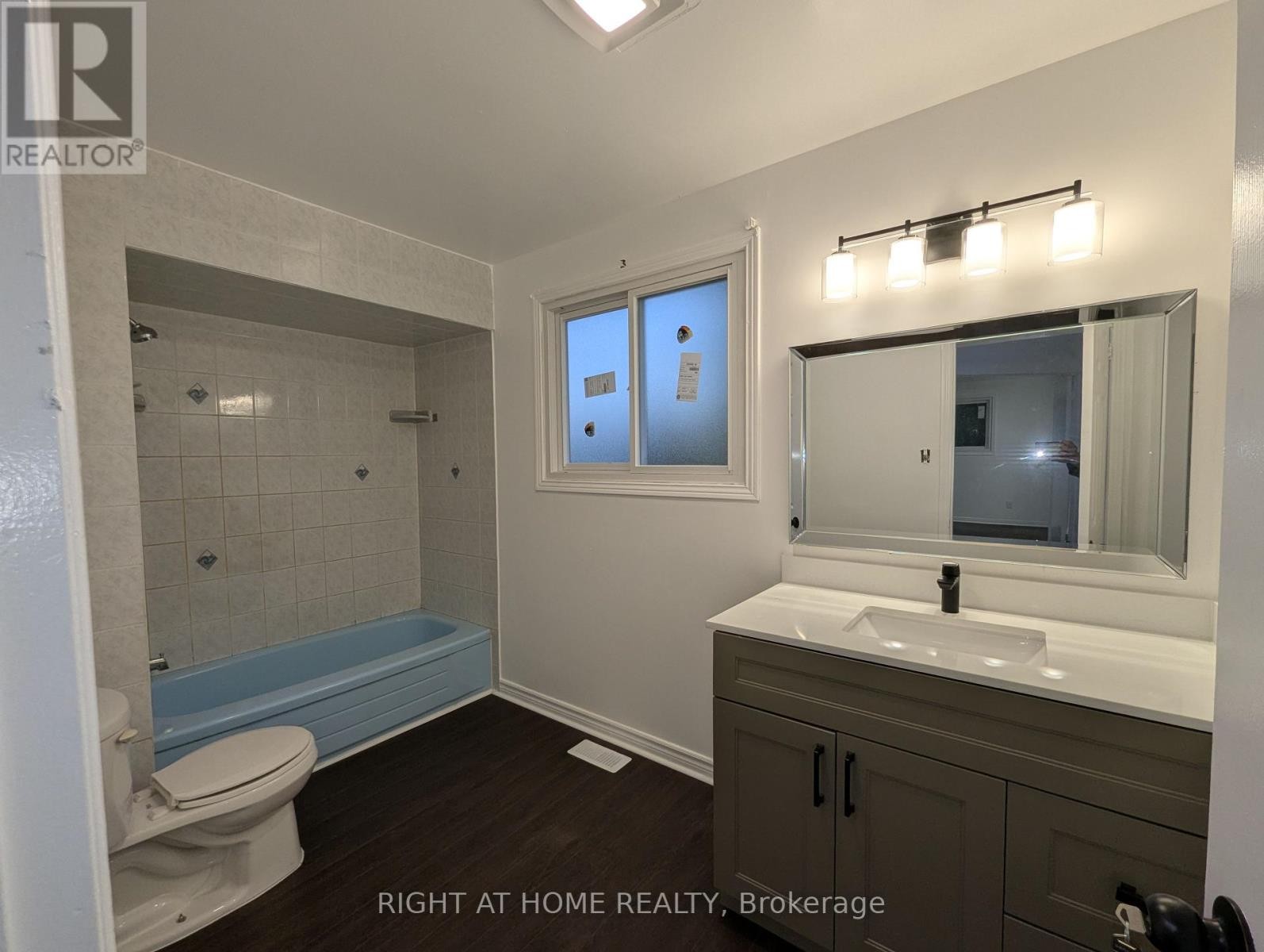 












73 SKYVIEW DRIVE

,
Hamilton (Falkirk),




Ontario
L9B1X5


