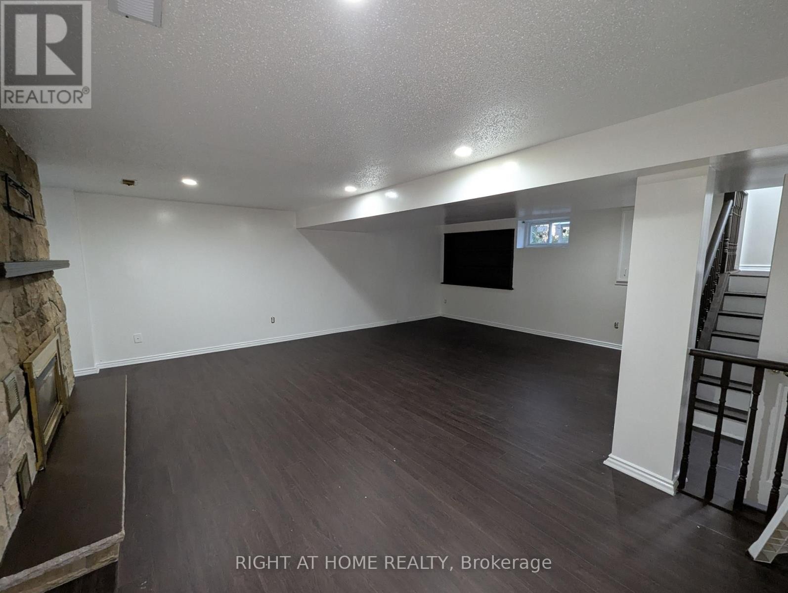 












73 SKYVIEW DRIVE

,
Hamilton (Falkirk),




Ontario
L9B1X5


