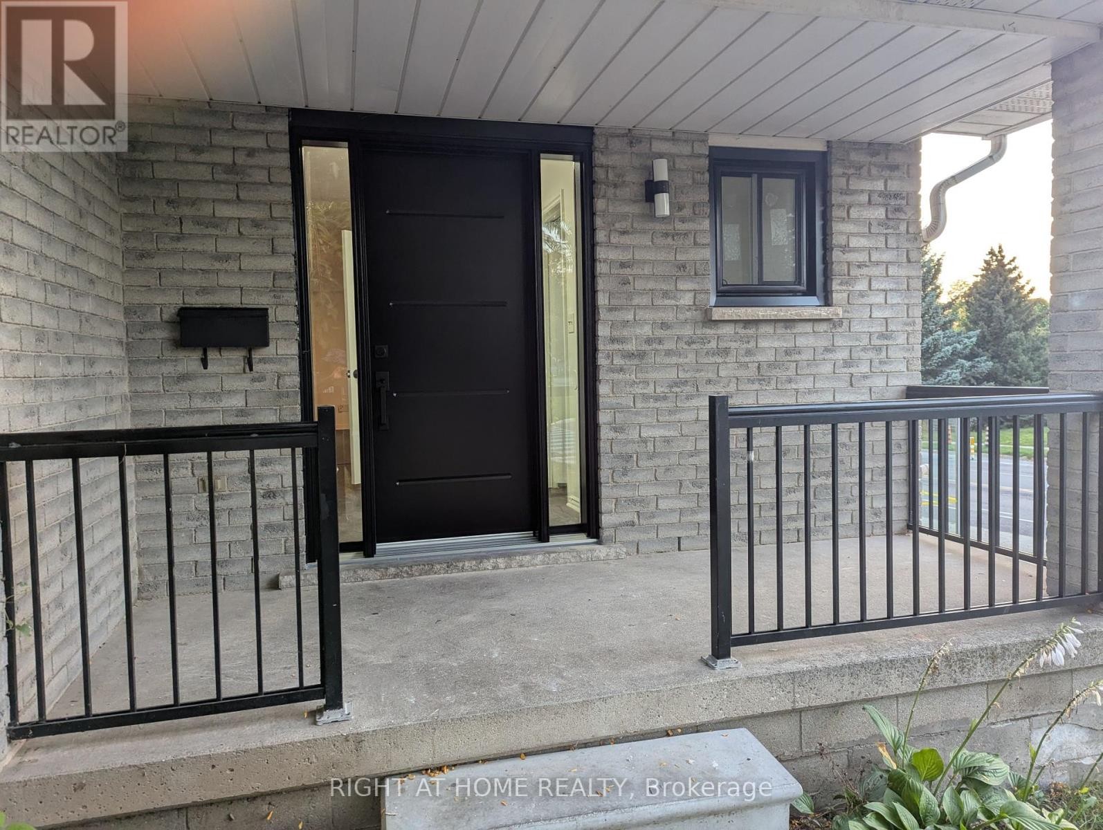 












73 SKYVIEW DRIVE

,
Hamilton (Falkirk),




Ontario
L9B1X5


