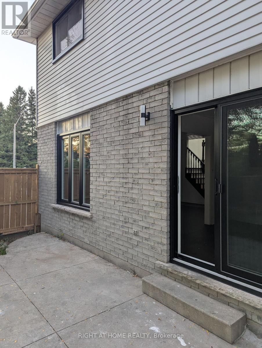 












73 SKYVIEW DRIVE

,
Hamilton (Falkirk),




Ontario
L9B1X5

