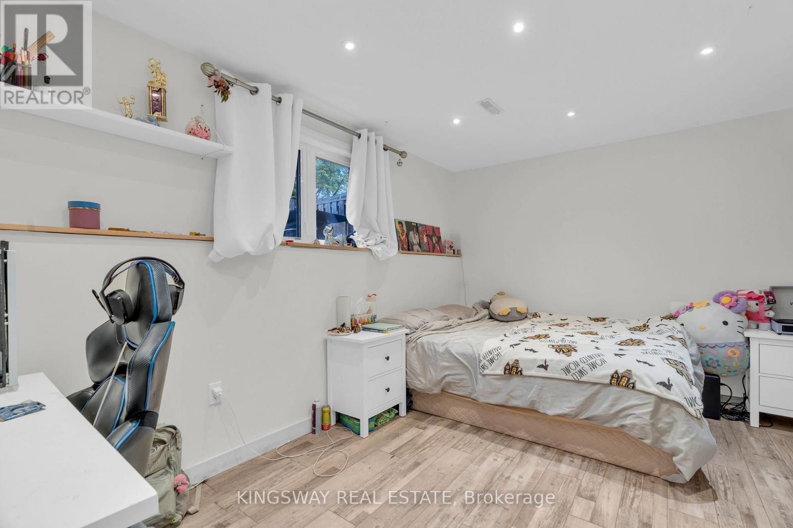 












75 CHASE CRESCENT

,
Cambridge,




Ontario
N3C0B3

