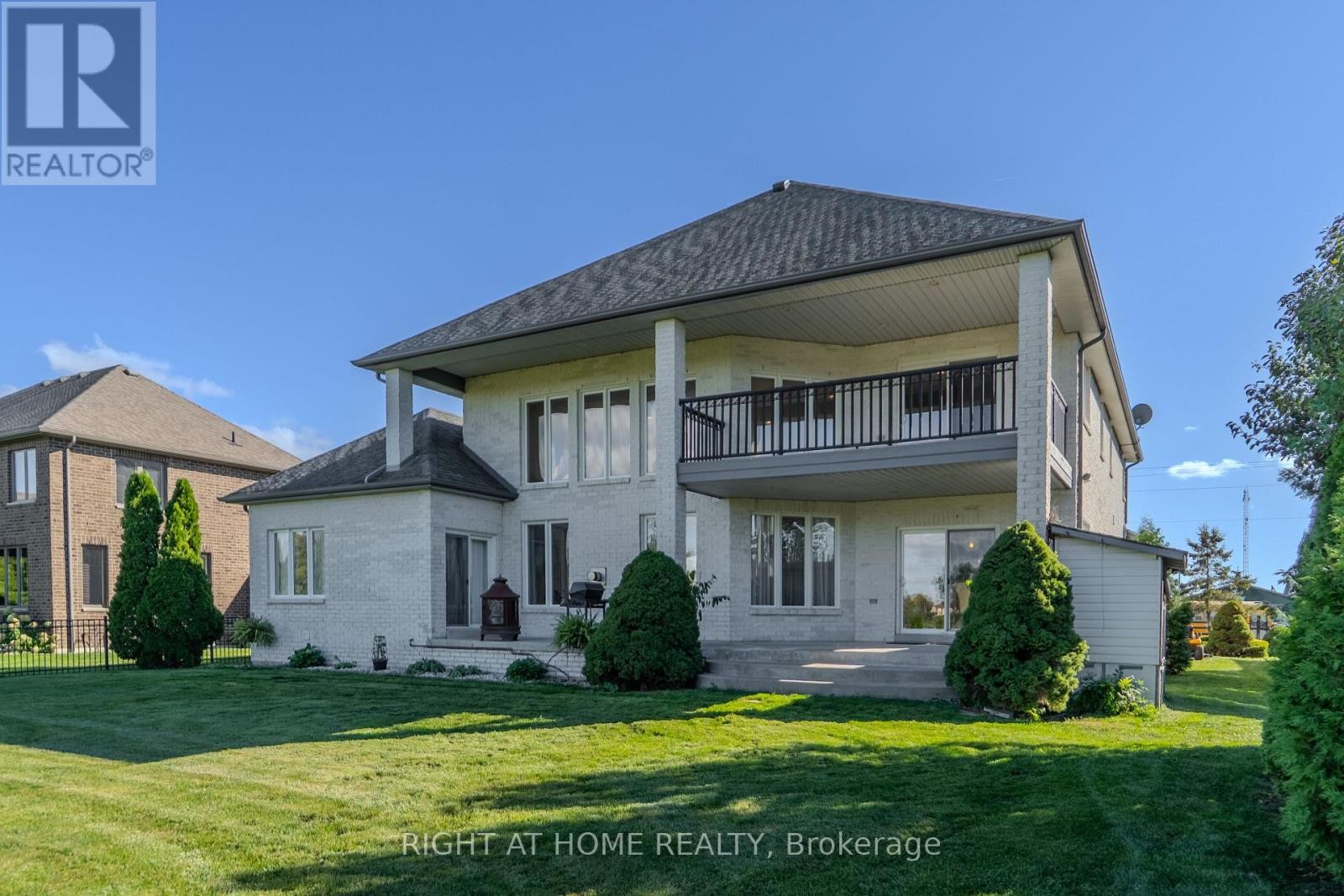 












843 COUNTY RD 2

,
Lakeshore,




Ontario
N0R1A0


