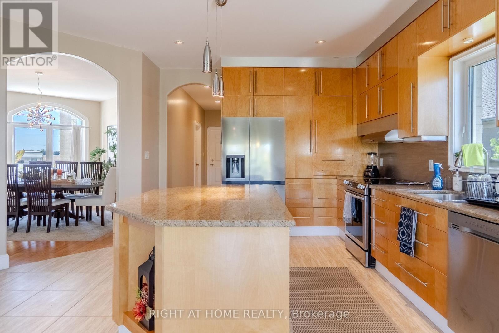 












843 COUNTY RD 2

,
Lakeshore,




Ontario
N0R1A0

