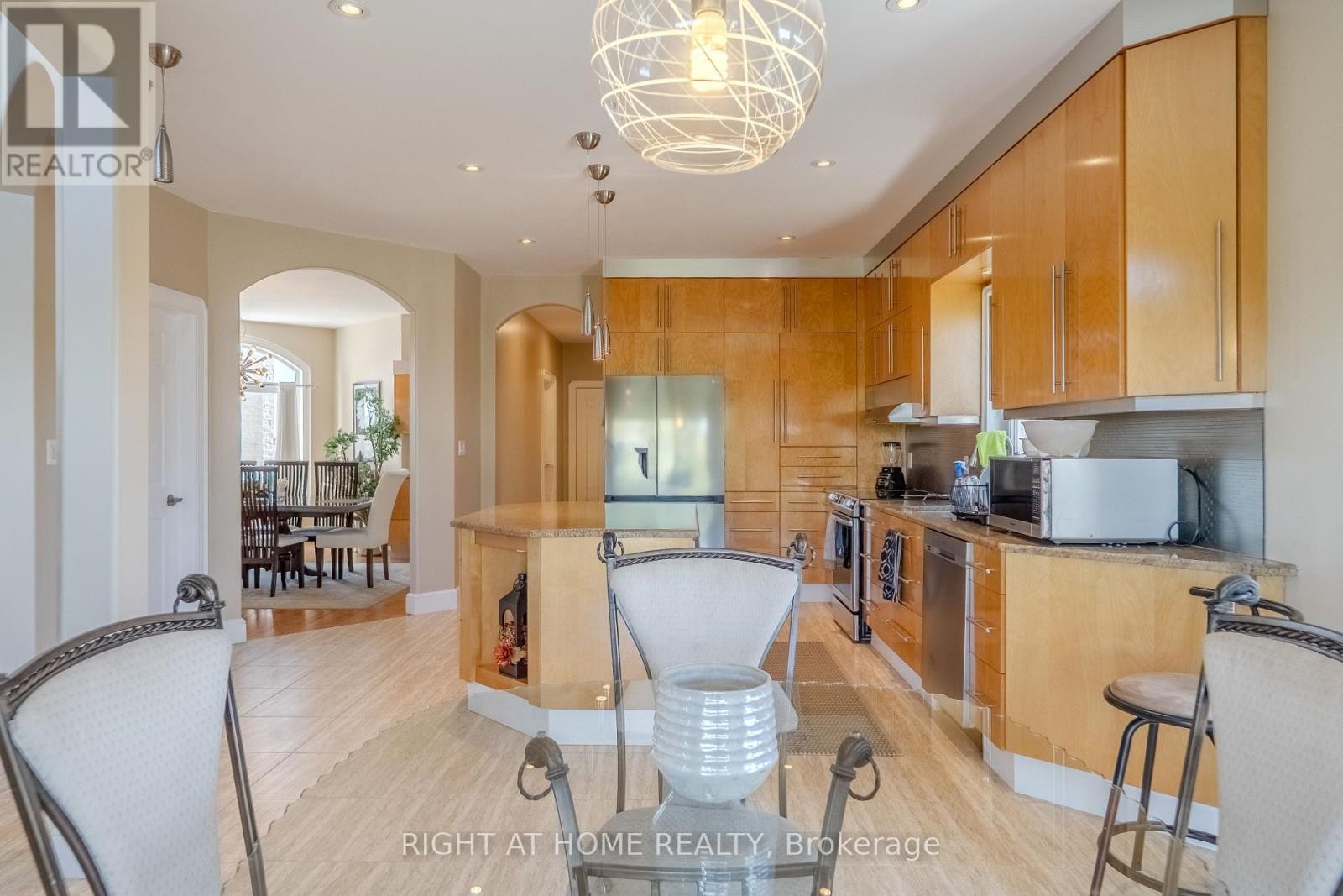 












843 COUNTY RD 2

,
Lakeshore,




Ontario
N0R1A0

