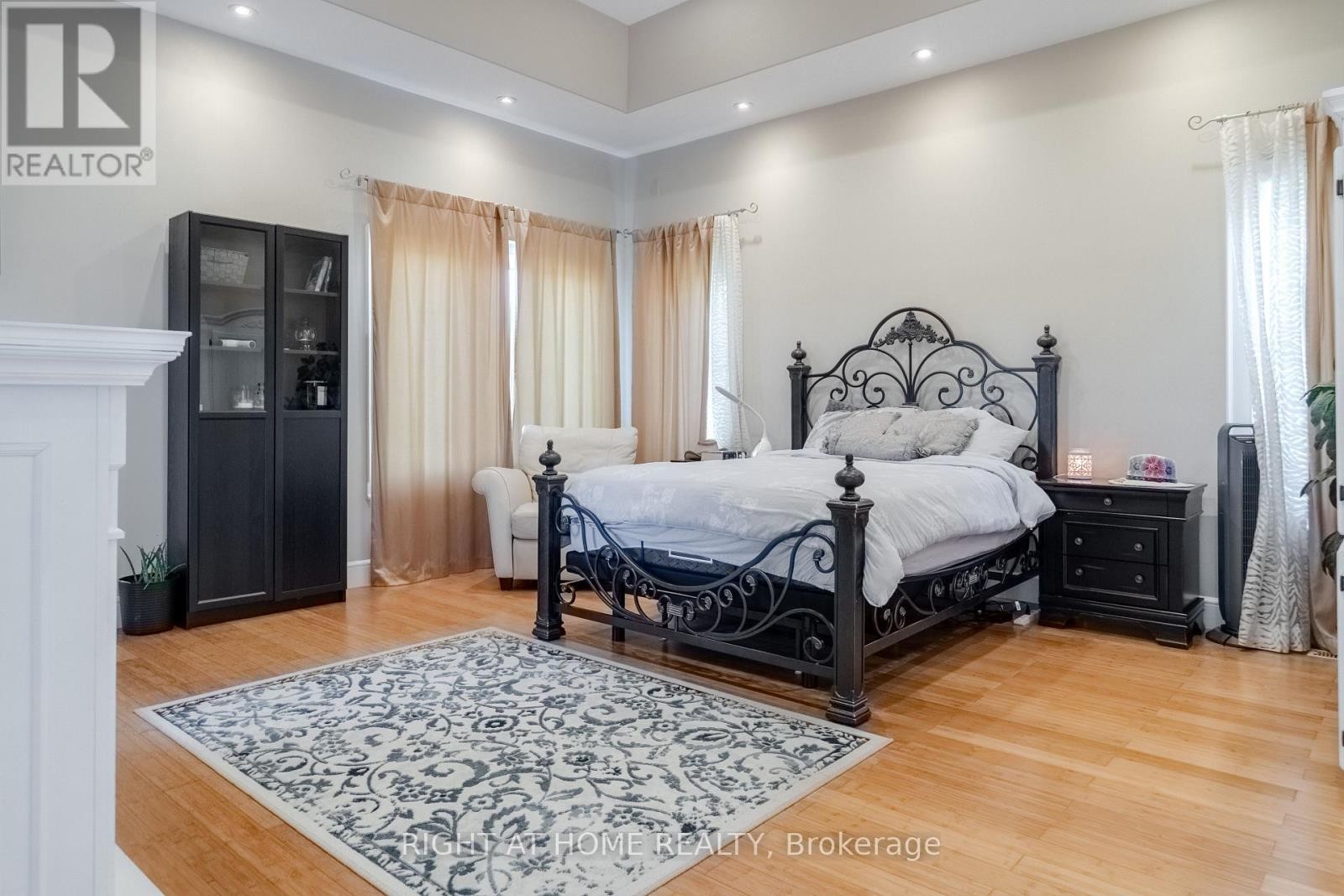 












843 COUNTY RD 2

,
Lakeshore,




Ontario
N0R1A0

