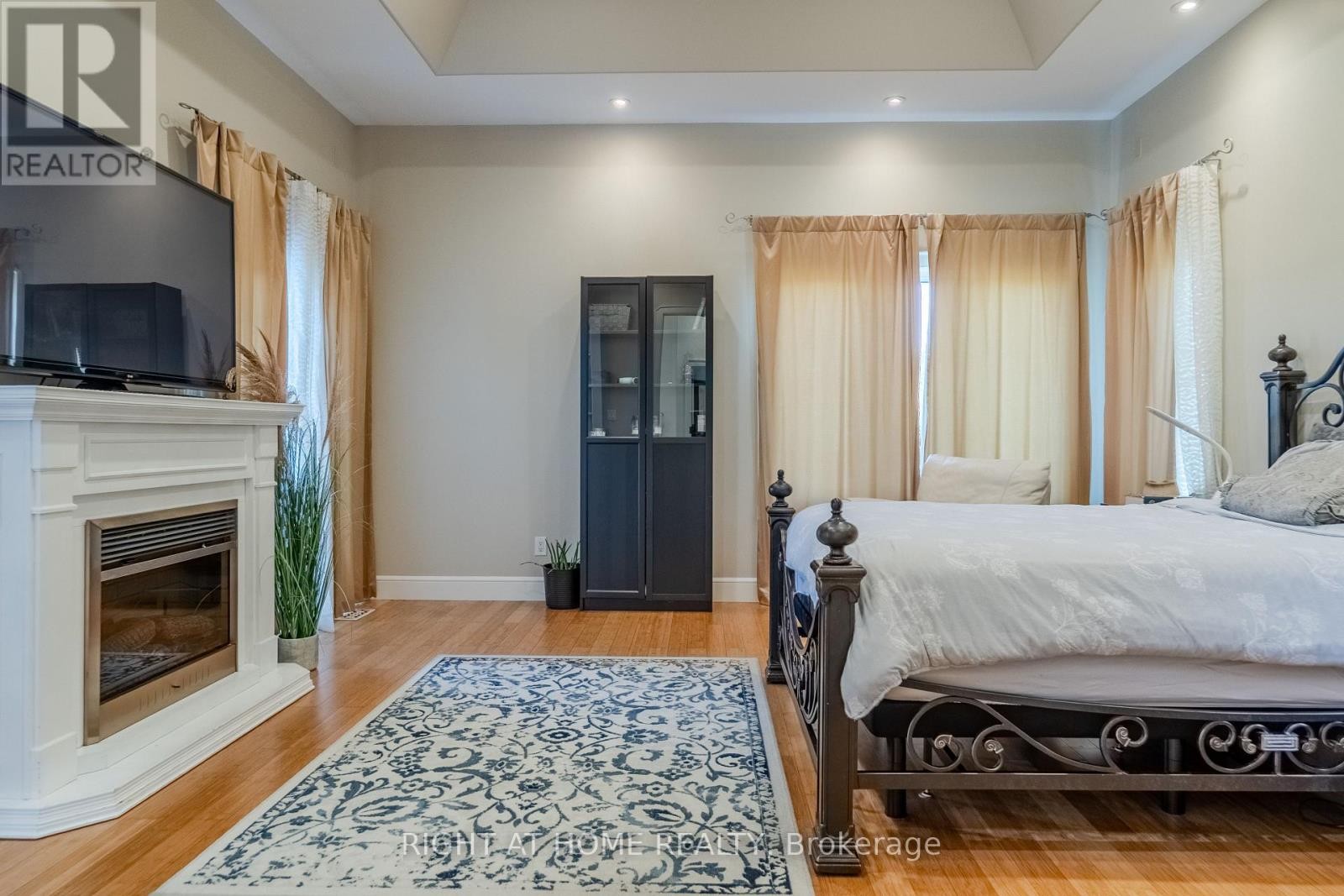 












843 COUNTY RD 2

,
Lakeshore,




Ontario
N0R1A0

