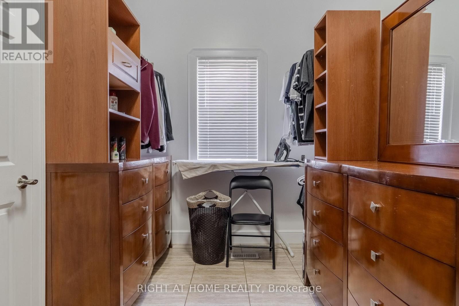 












843 COUNTY RD 2

,
Lakeshore,




Ontario
N0R1A0

