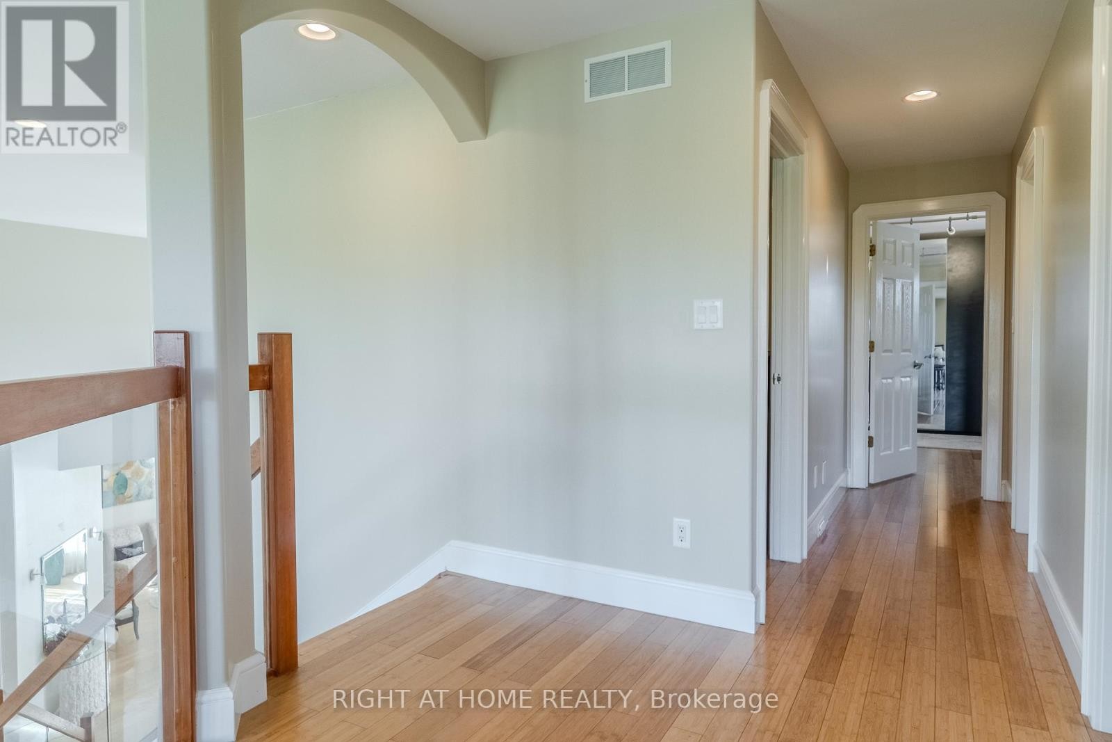 












843 COUNTY RD 2

,
Lakeshore,




Ontario
N0R1A0

