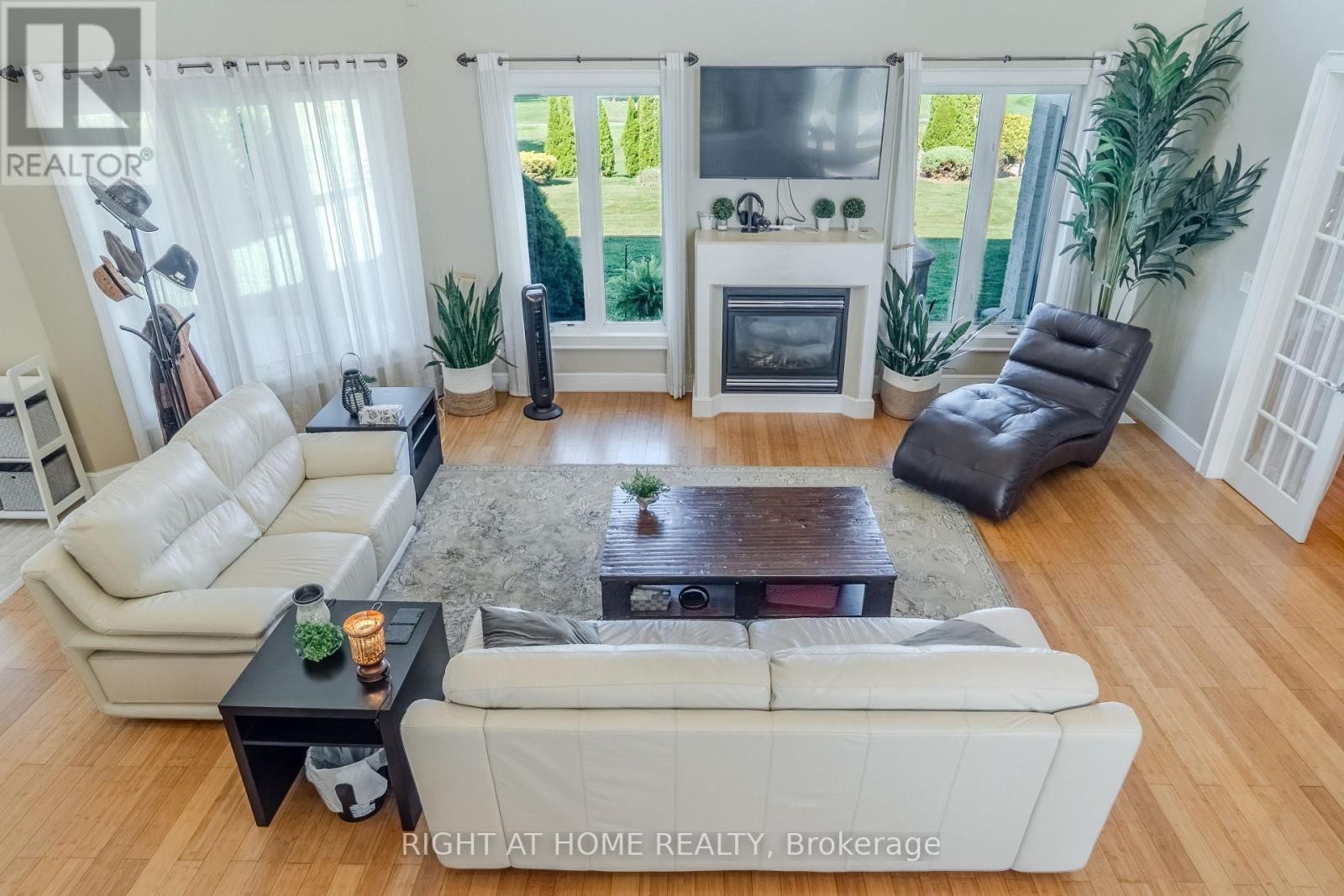 












843 COUNTY RD 2

,
Lakeshore,




Ontario
N0R1A0

