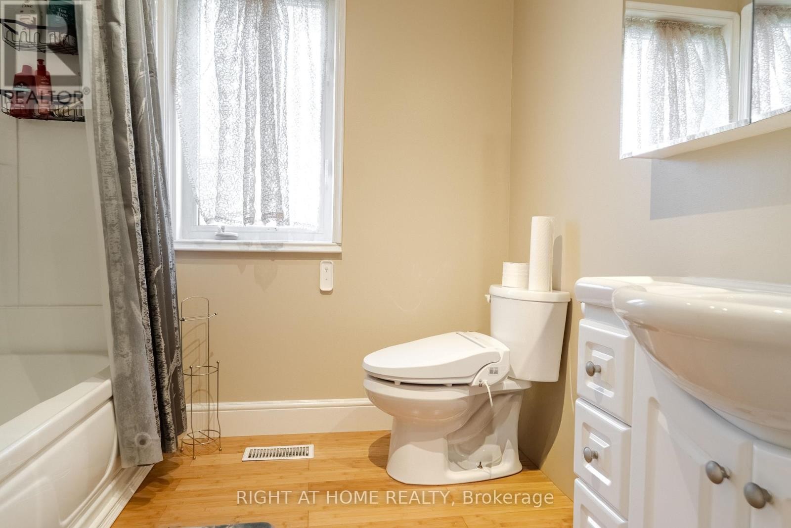 












843 COUNTY RD 2

,
Lakeshore,




Ontario
N0R1A0

