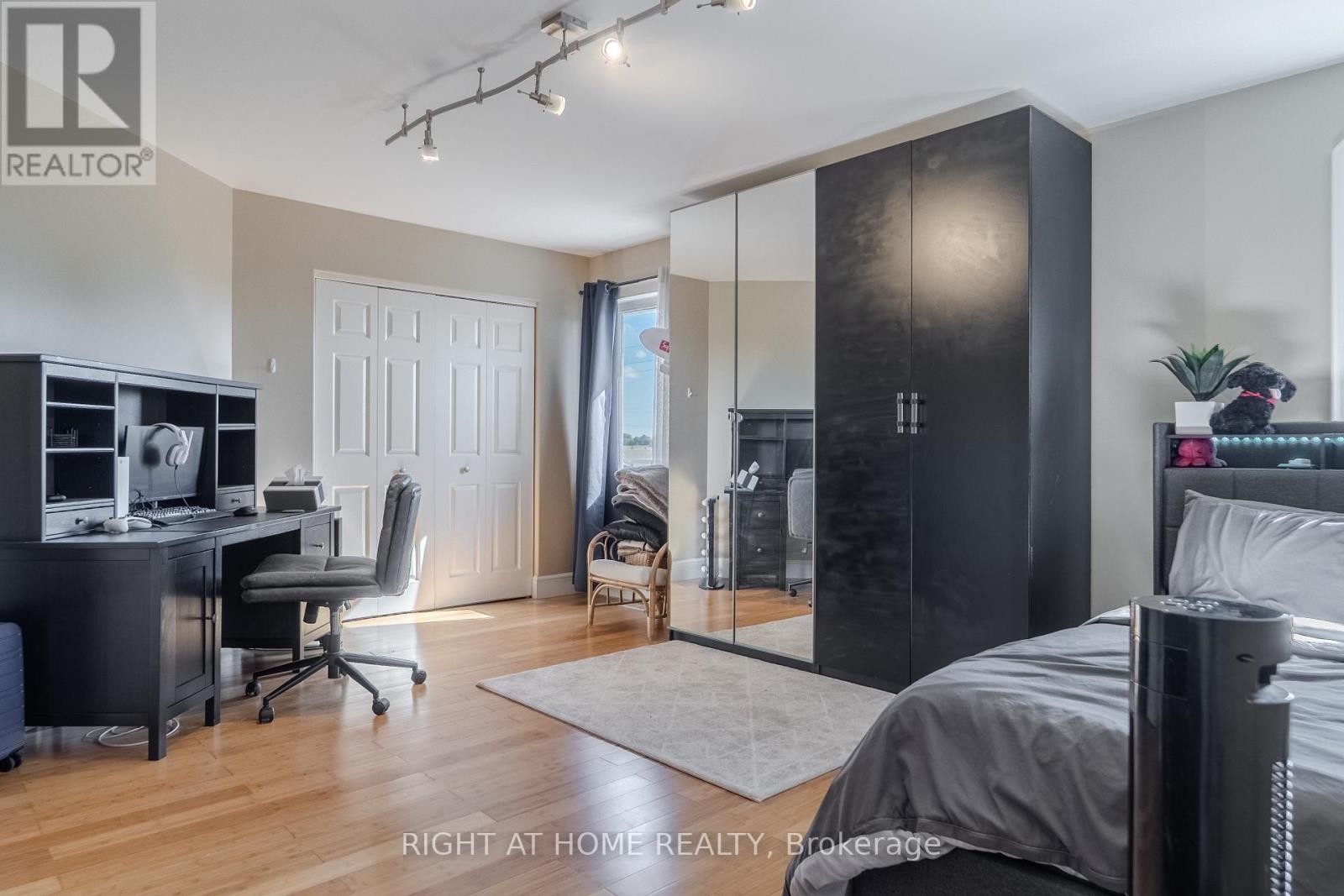 












843 COUNTY RD 2

,
Lakeshore,




Ontario
N0R1A0

