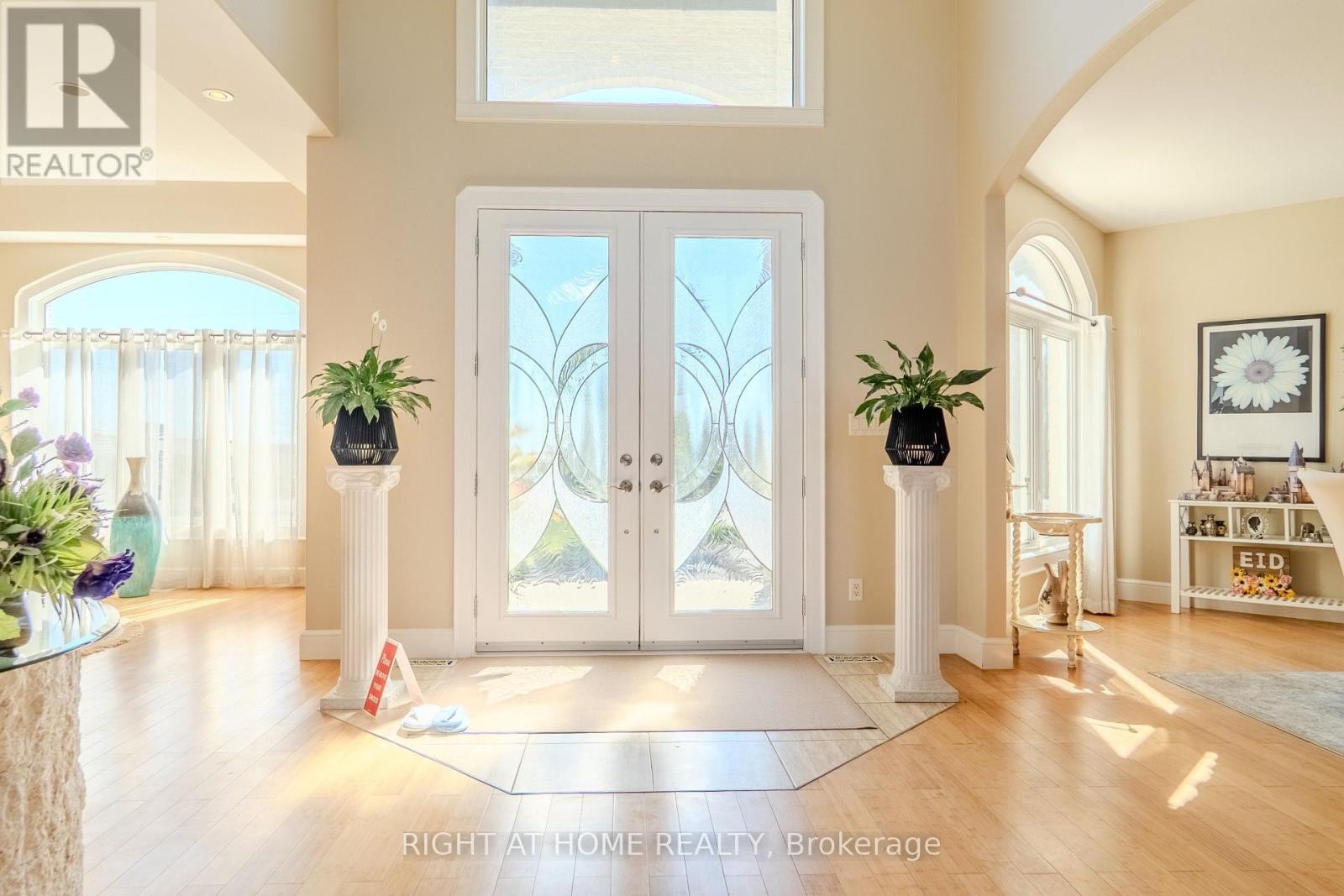 












843 COUNTY RD 2

,
Lakeshore,




Ontario
N0R1A0

