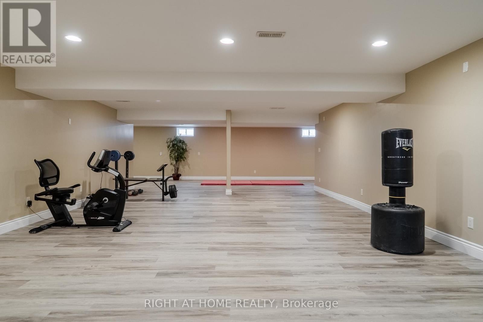 












843 COUNTY RD 2

,
Lakeshore,




Ontario
N0R1A0

