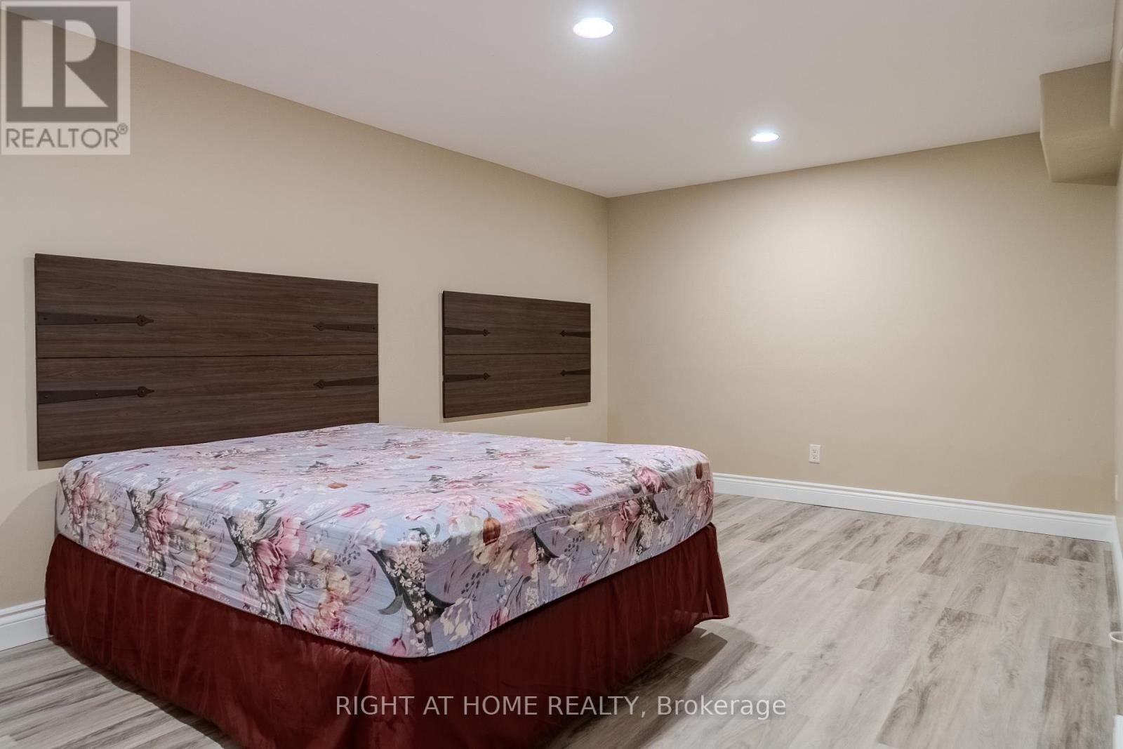 












843 COUNTY RD 2

,
Lakeshore,




Ontario
N0R1A0

