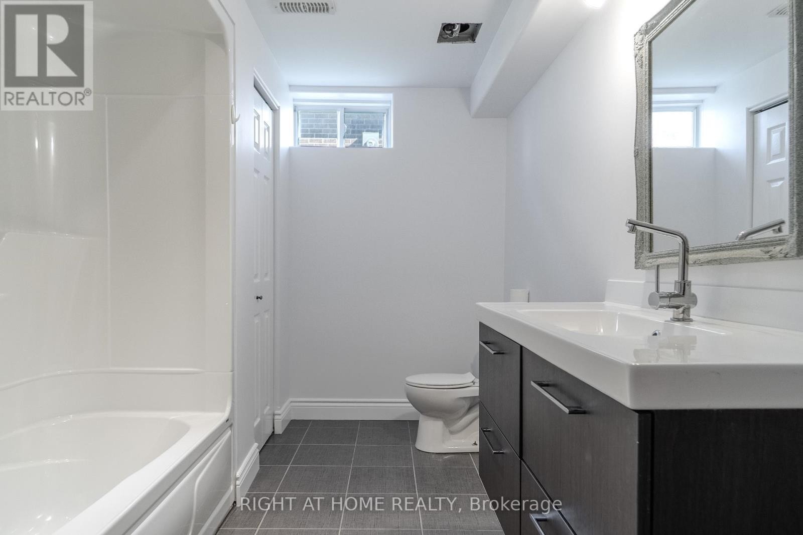 












843 COUNTY RD 2

,
Lakeshore,




Ontario
N0R1A0

