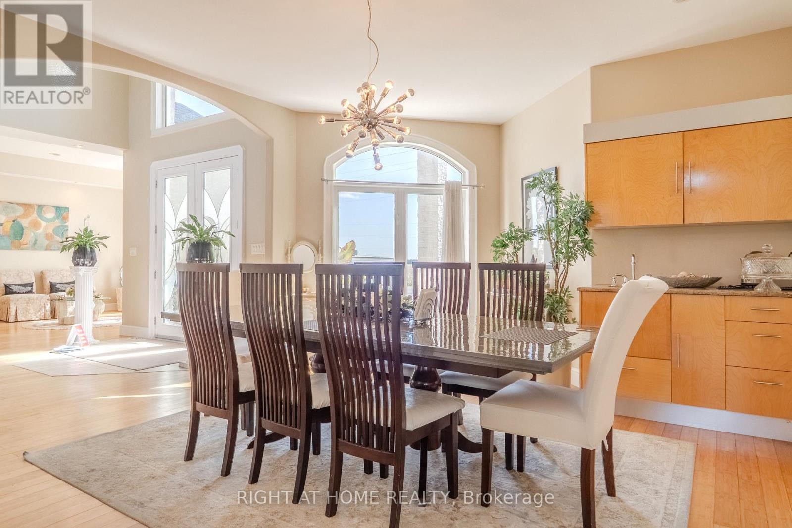 












843 COUNTY RD 2

,
Lakeshore,




Ontario
N0R1A0


