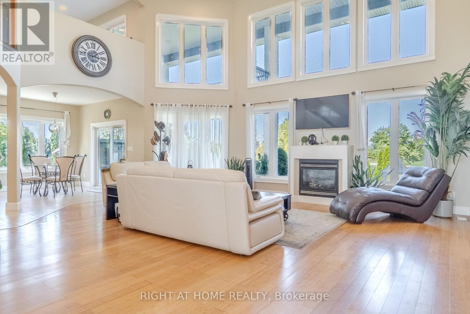 












843 COUNTY RD 2

,
Lakeshore,




Ontario
N0R1A0

